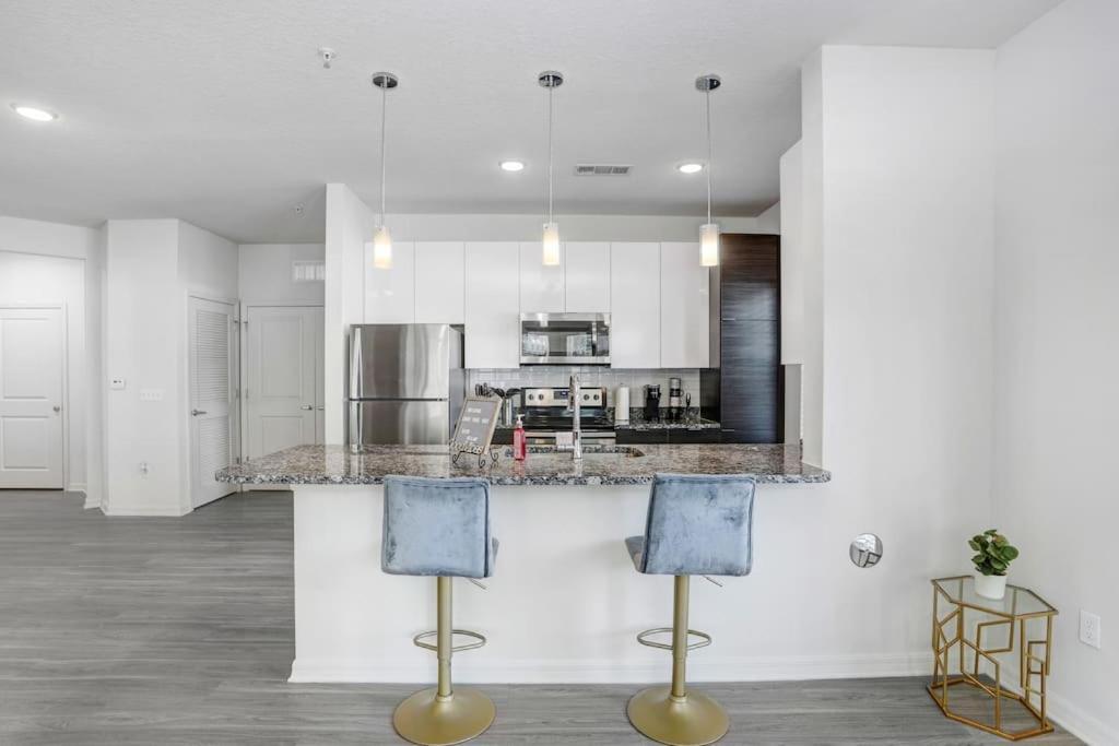 2-bedroom Eccentric Oasis * Tampa