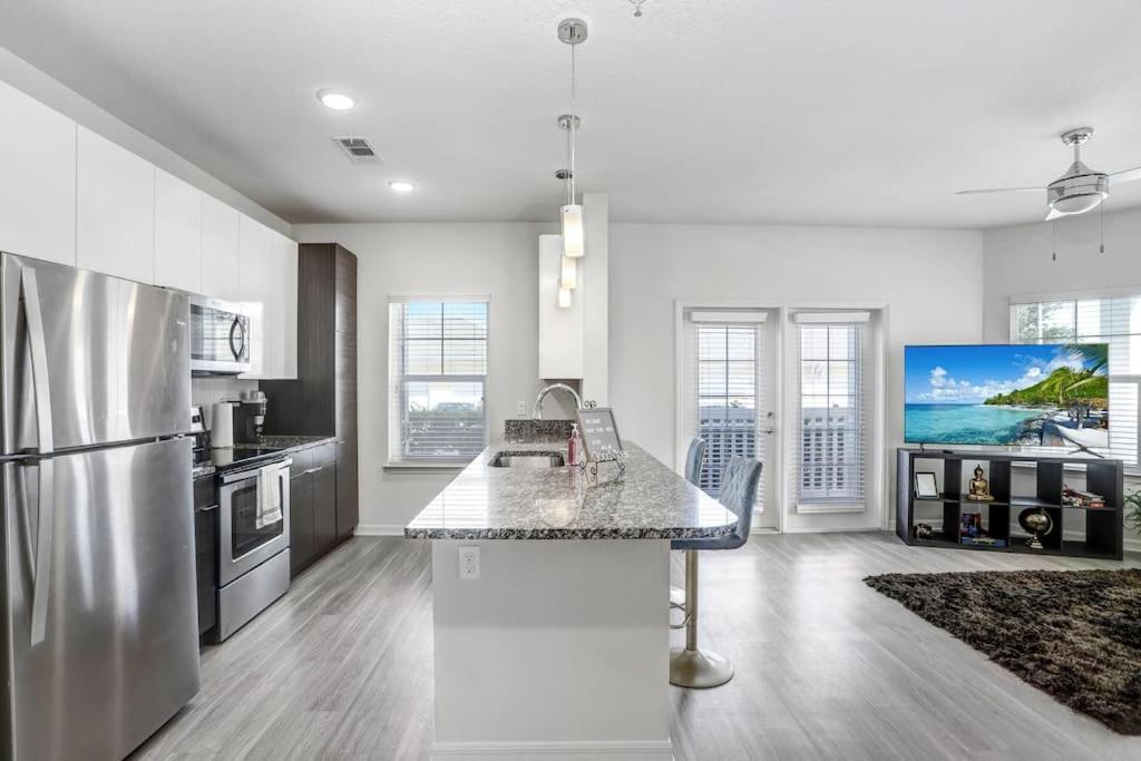 2-bedroom Eccentric Oasis Apartment Tampa