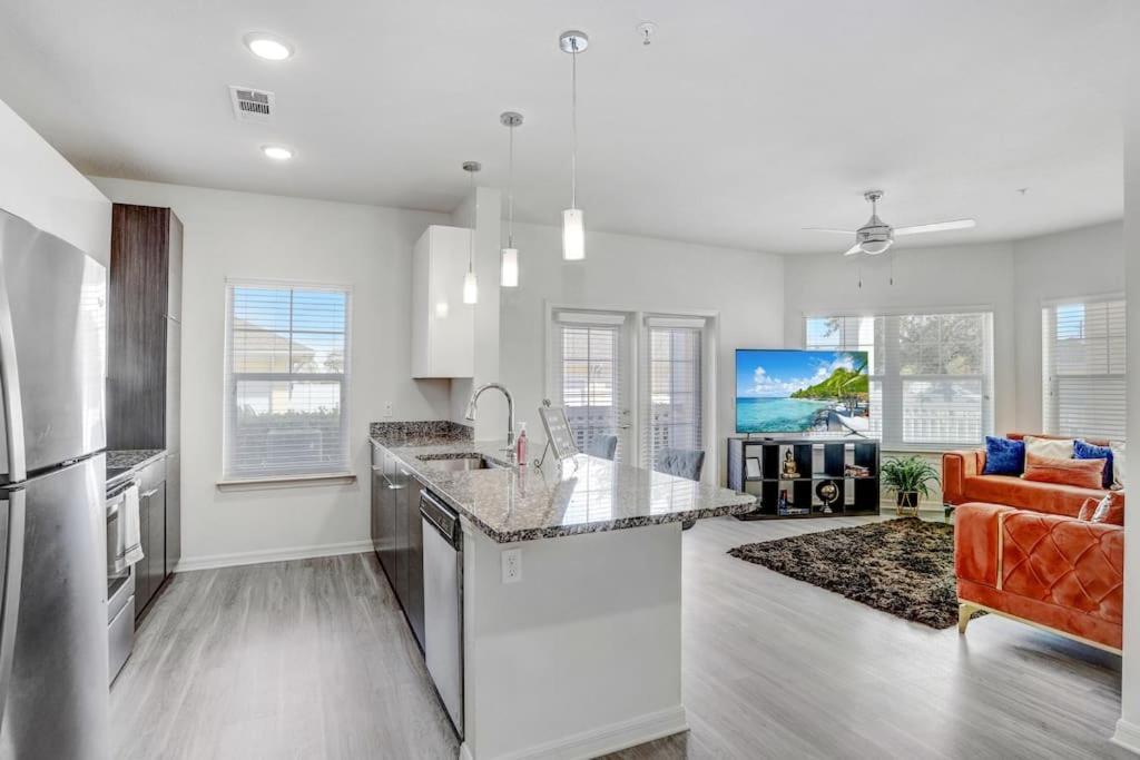 2-bedroom Eccentric Oasis Tampa